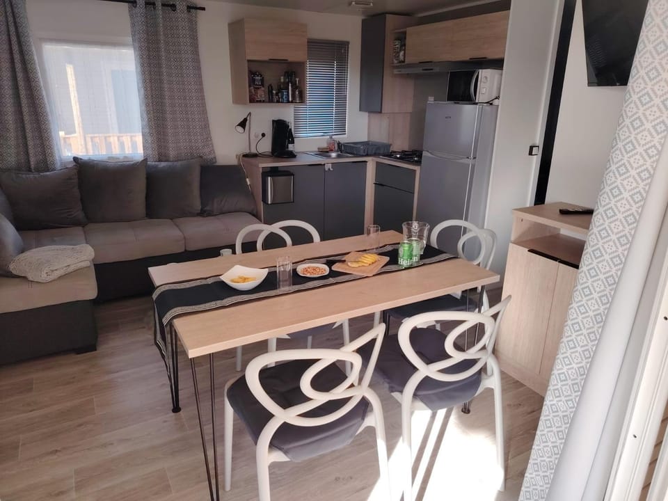 MOBIL-HOME "B30" tout confort avec piscine & lave-linge gratuit Campground/ 
RV Resort in Mimizan