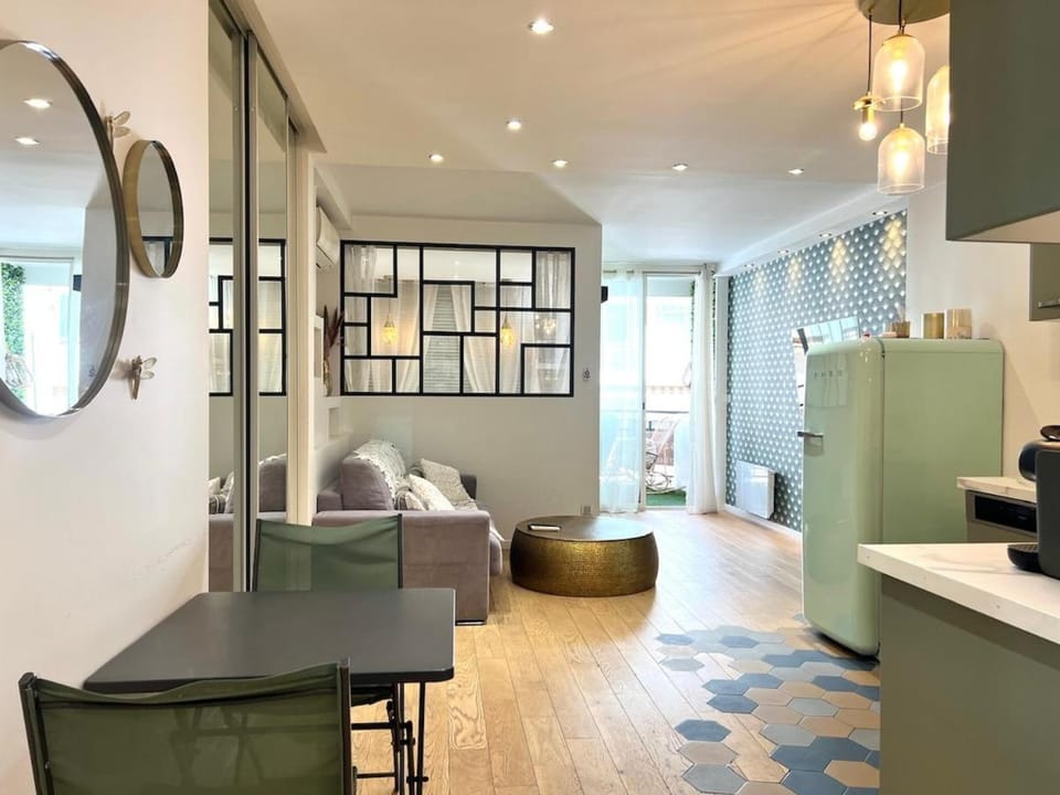 Superbe appartement face Martinez, près de la mer Apartment in Cannes