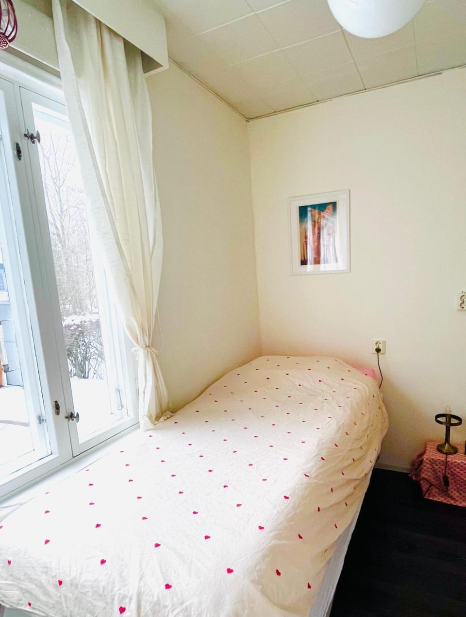 Bed, Bedroom, Garden view