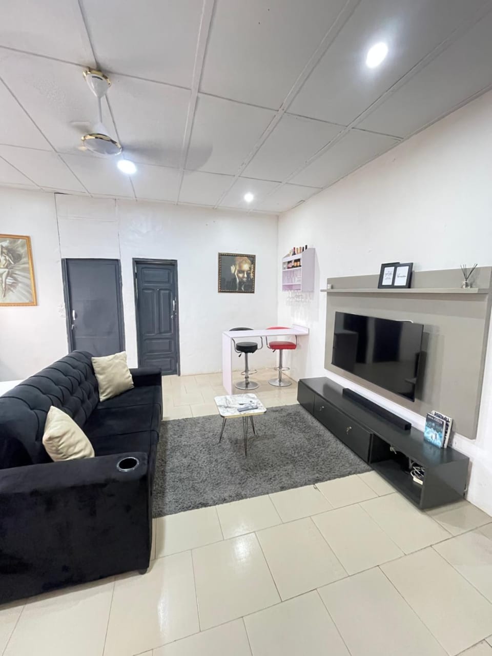 Comfy 1-Bedroom Apartment on a traffic Free St Apartment in Accra