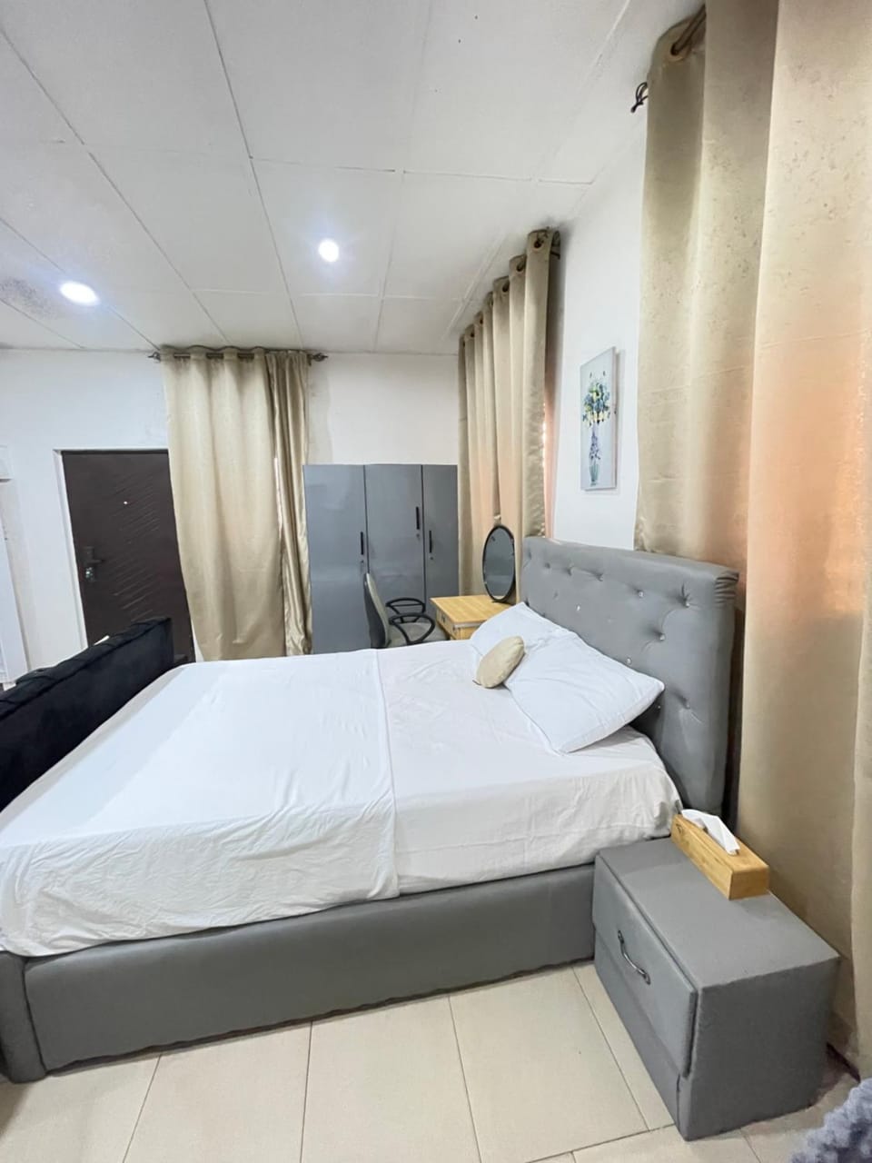Comfy 1-Bedroom Apartment on a traffic Free St Apartment in Accra