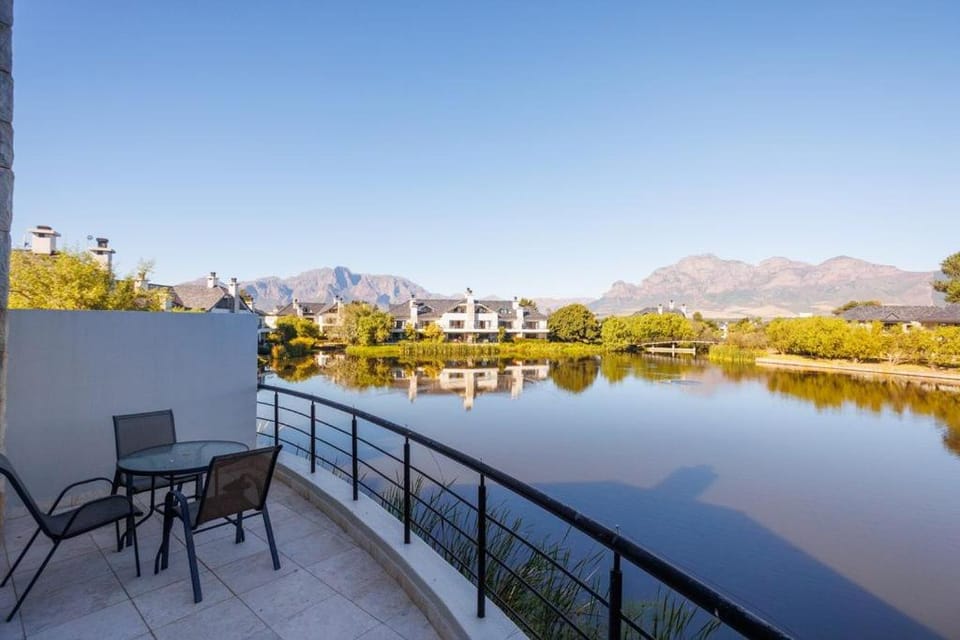 Balcony/Terrace, Lake view