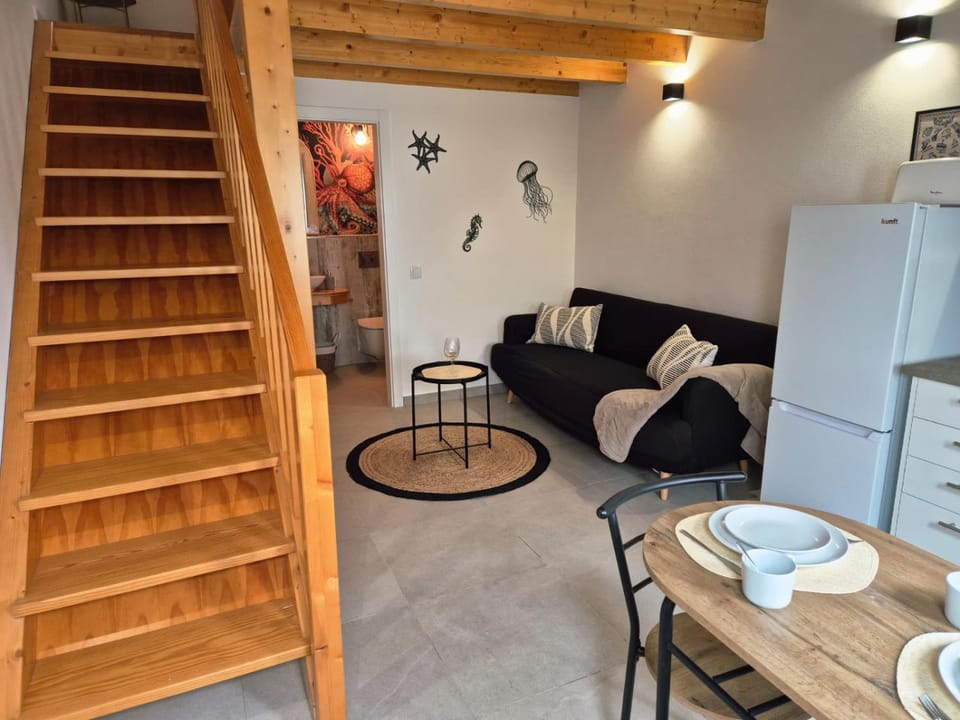 Kitchen or kitchenette, Living room