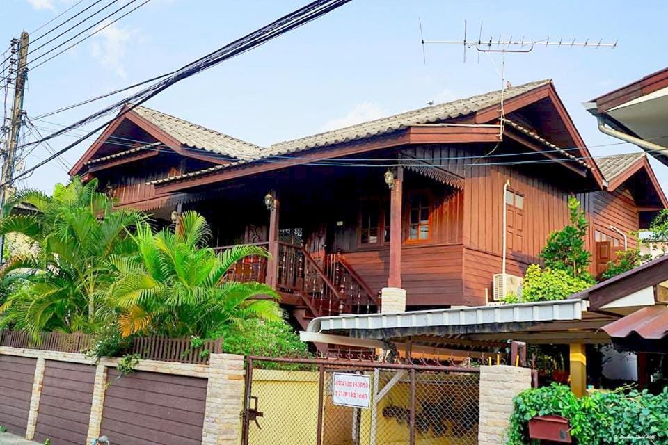Property building, Patio, Facade/entrance