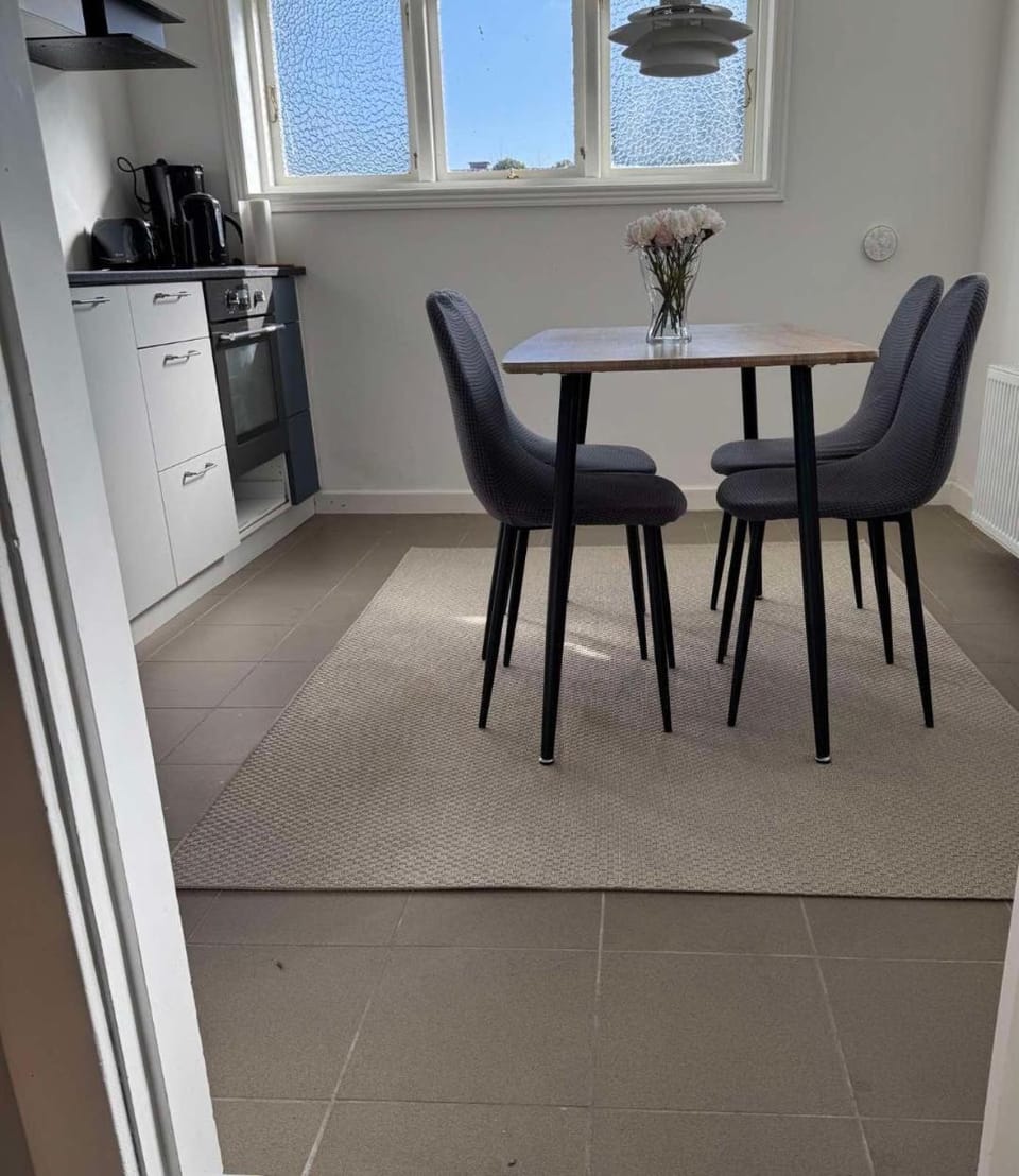 Lys lejlighed med køkken og gratis parkering Apartment in Copenhagen