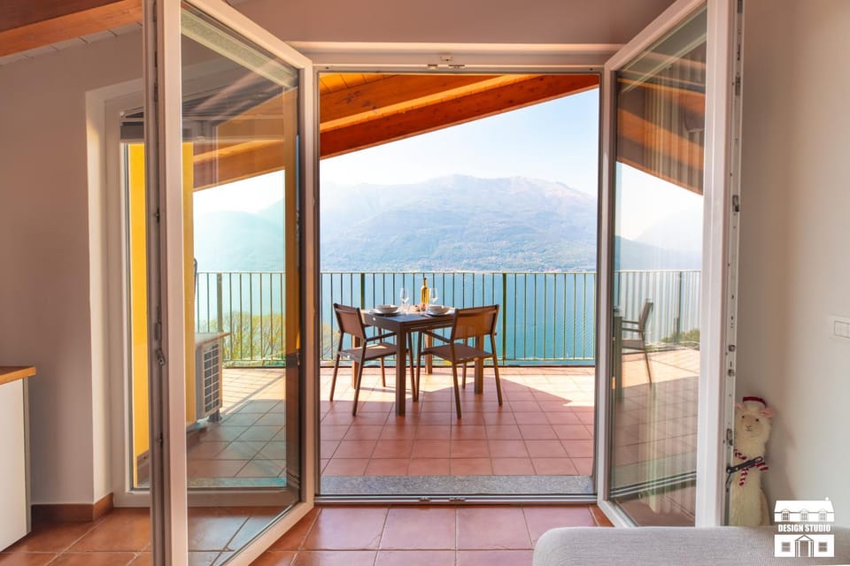 View (from property/room), Balcony/Terrace, Mountain view