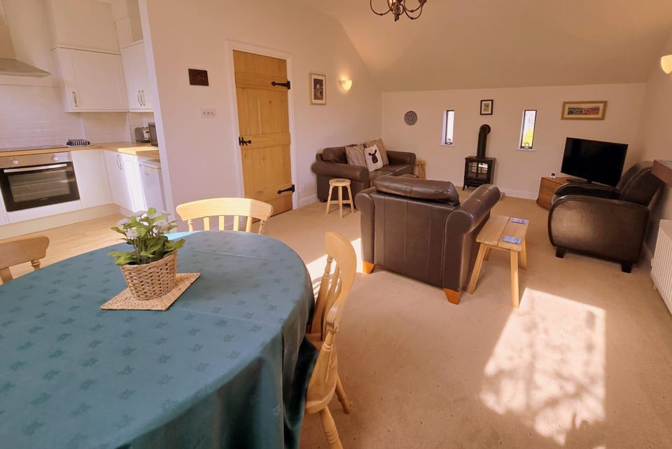 Seating area, Dining area, kitchen
