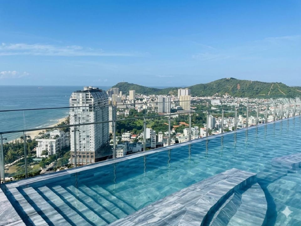 Hot Tub, Swimming pool