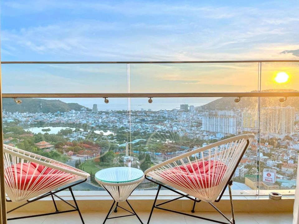 Patio, Day, Natural landscape, View (from property/room), Balcony/Terrace, Balcony/Terrace, Dining area, City view, Sea view