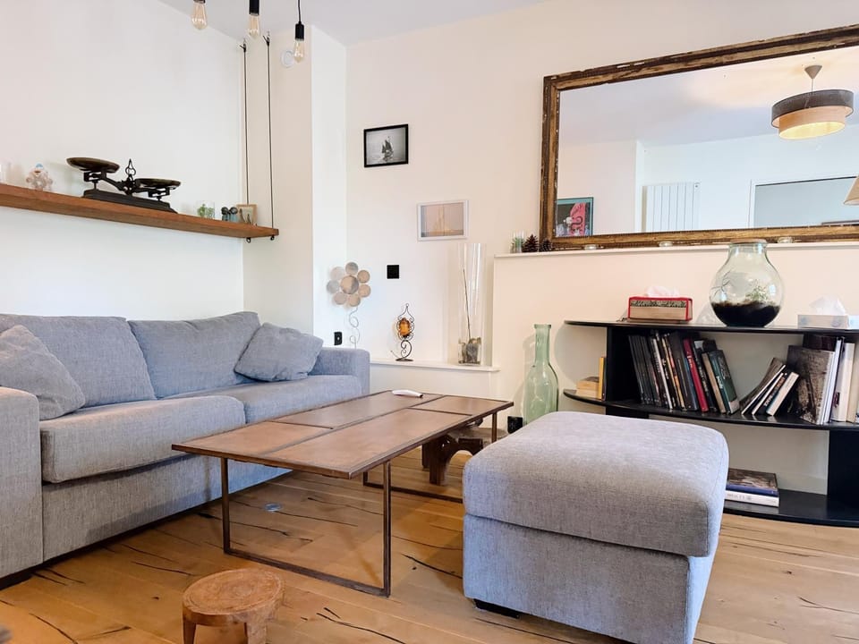 Library, Living room, Seating area