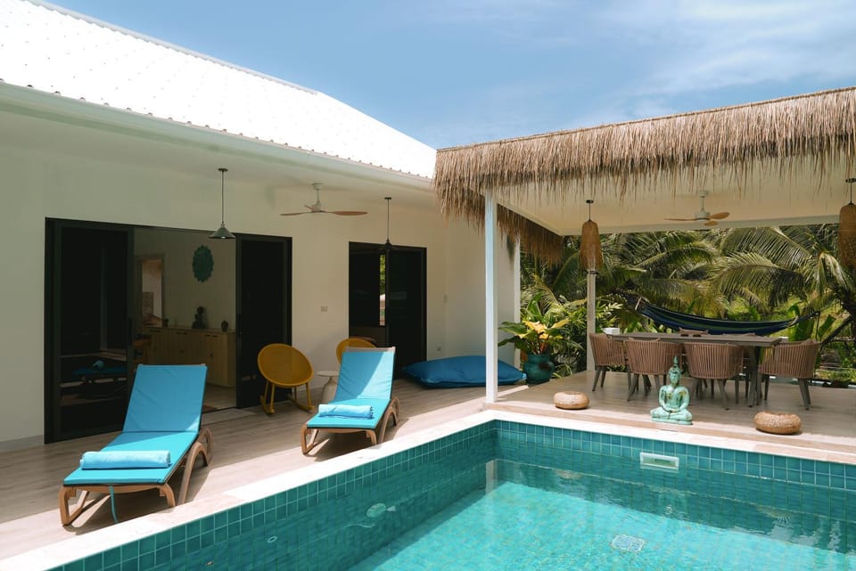 Garden, Garden view, Pool view, Swimming pool, sunbed