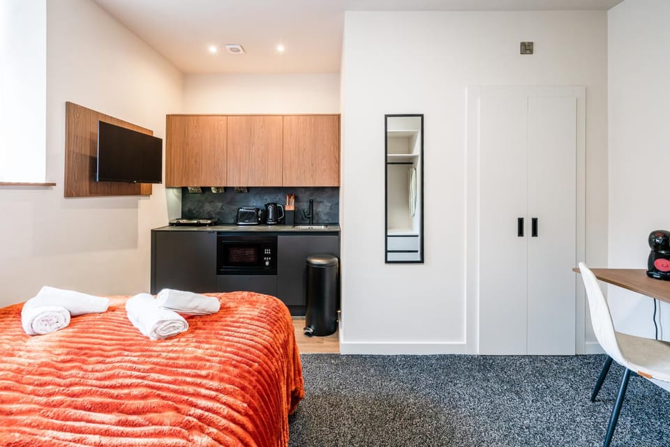 Bed, TV and multimedia, Kitchen or kitchenette, Photo of the whole room, towels