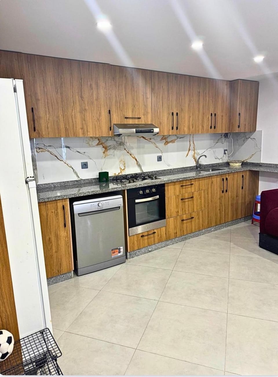 Kitchen or kitchenette, dishwasher