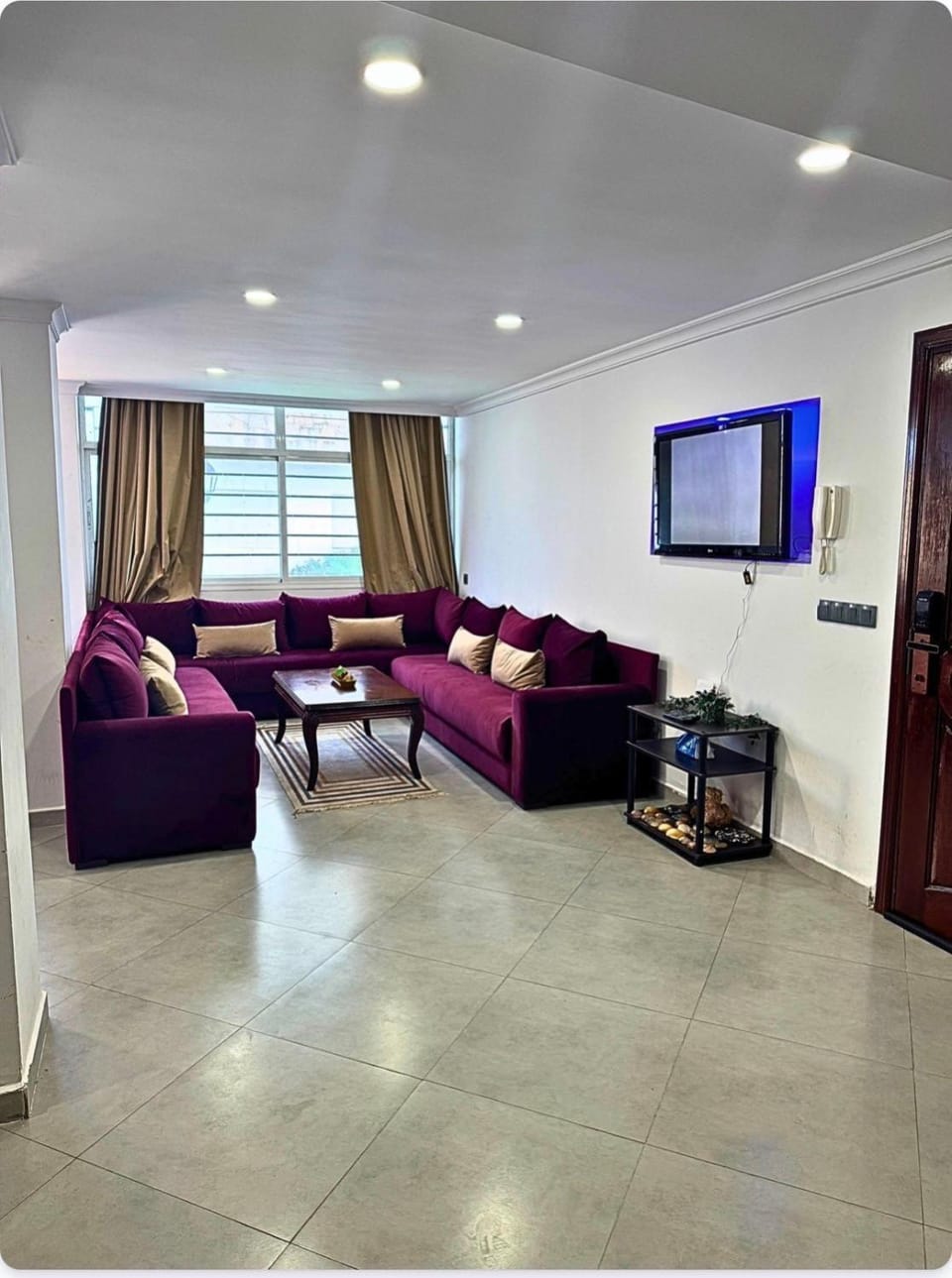 Communal lounge/ TV room, Living room, Seating area