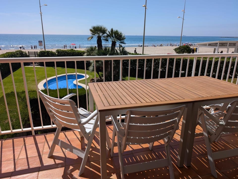 Parasol Holiday Sunny Beach Lovers 1 Apartment in La Pineda