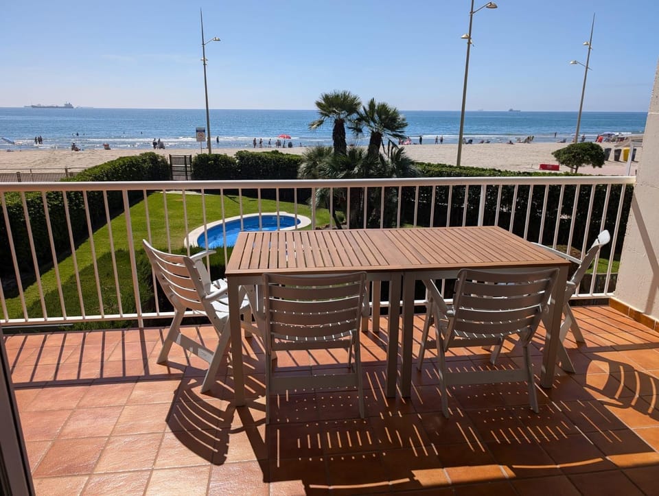 Parasol Holiday Sunny Beach Lovers 1 Apartment in La Pineda