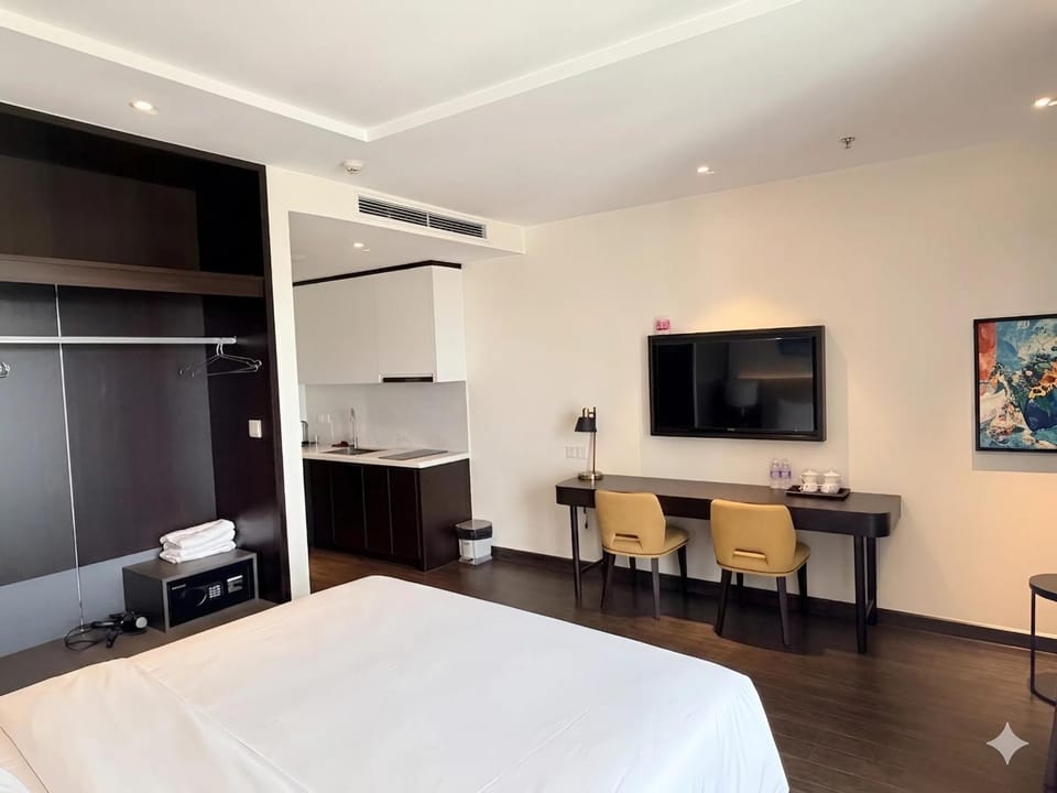 Bed, TV and multimedia, Bedroom