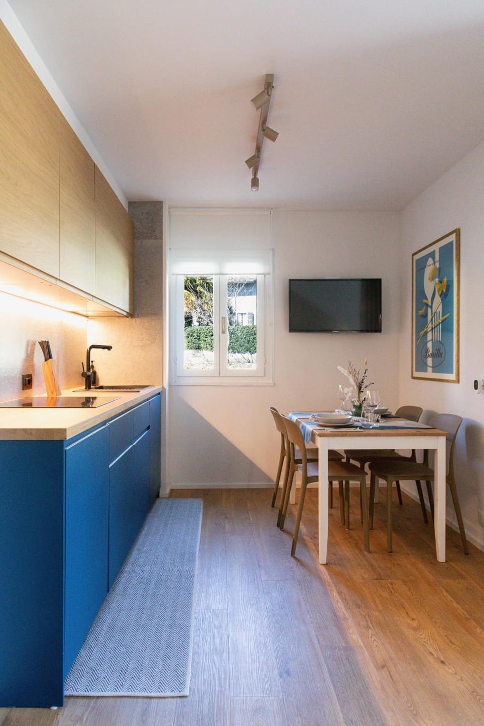 Kitchen or kitchenette, Lunch, kitchen