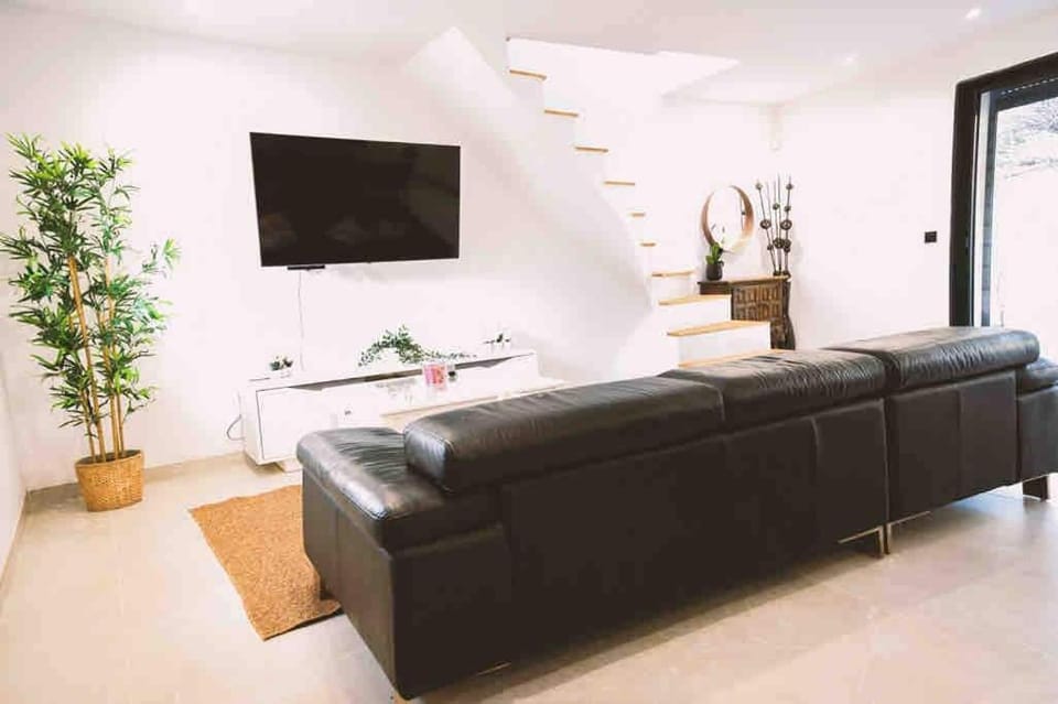 Air-conditioned house with garden, pool & foosball table Villa in Marseille