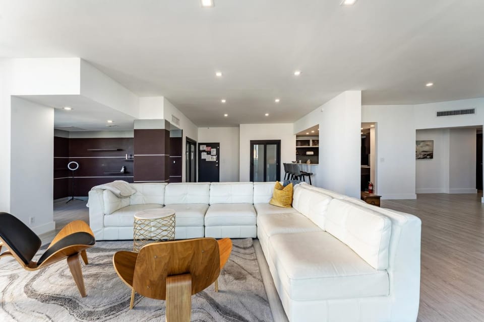Seaside Penthouse with Pool & Direct Beach Access House in Hollywood Beach