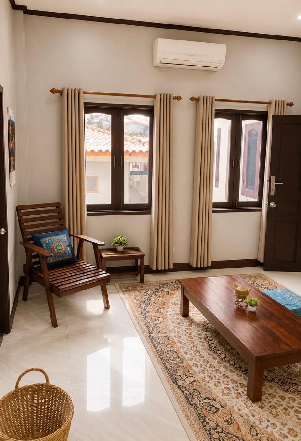 Living room, Seating area, air conditioner