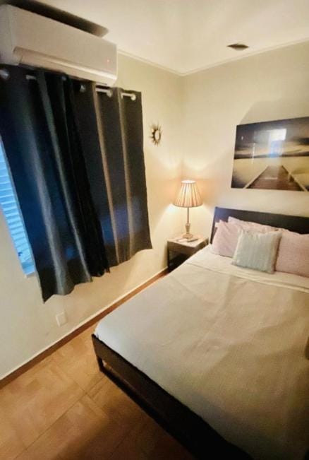 Stylish 1BR Studio, Steps to Hollywood Beach Apartment in Hollywood