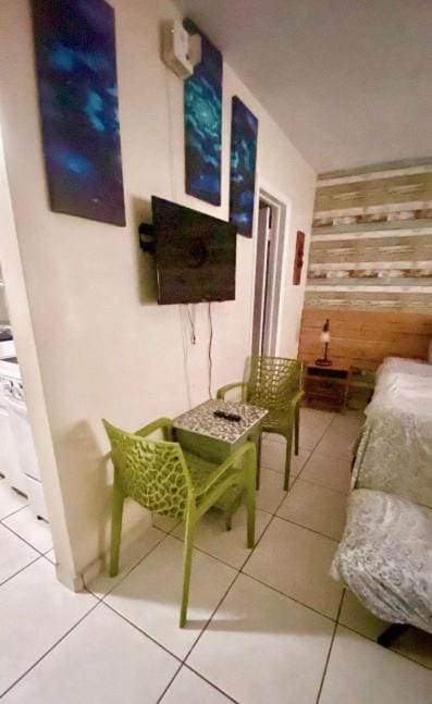 1BR Hollywood Studio – Garden, BBQ & Parking Apartment in Hollywood