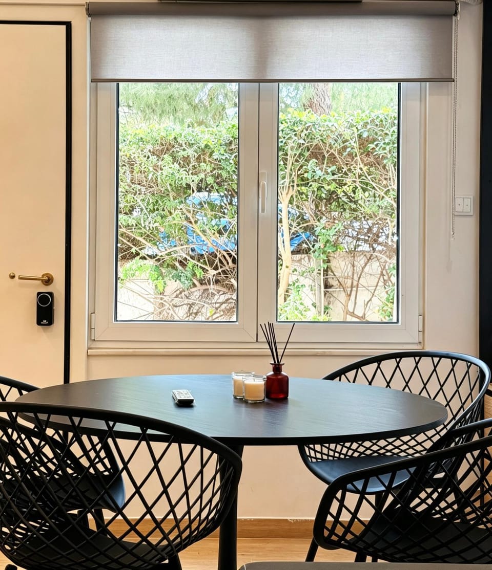 The locals Vouliagmeni square apartment Apartment in Vouliagmeni
