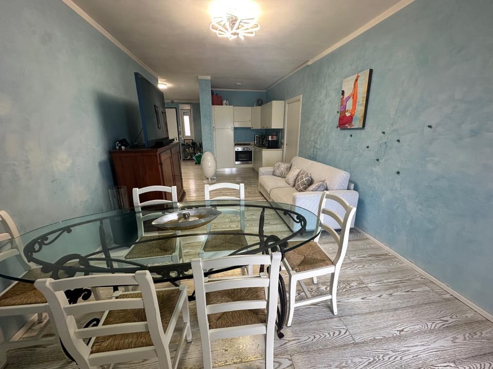 Kitchen or kitchenette, Living room, Dining area