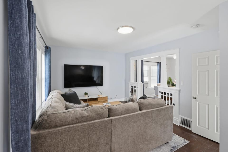 Modern Niagara Loft with Private Sunset Balcony Duplex Apartment in Niagara Falls