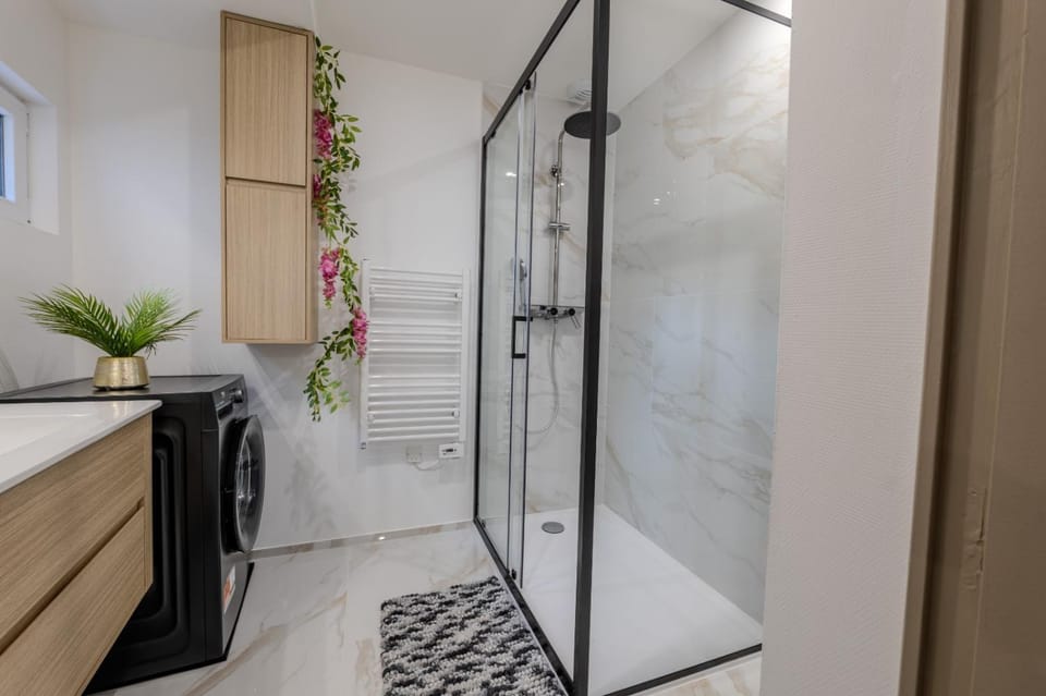 Shower, Bathroom