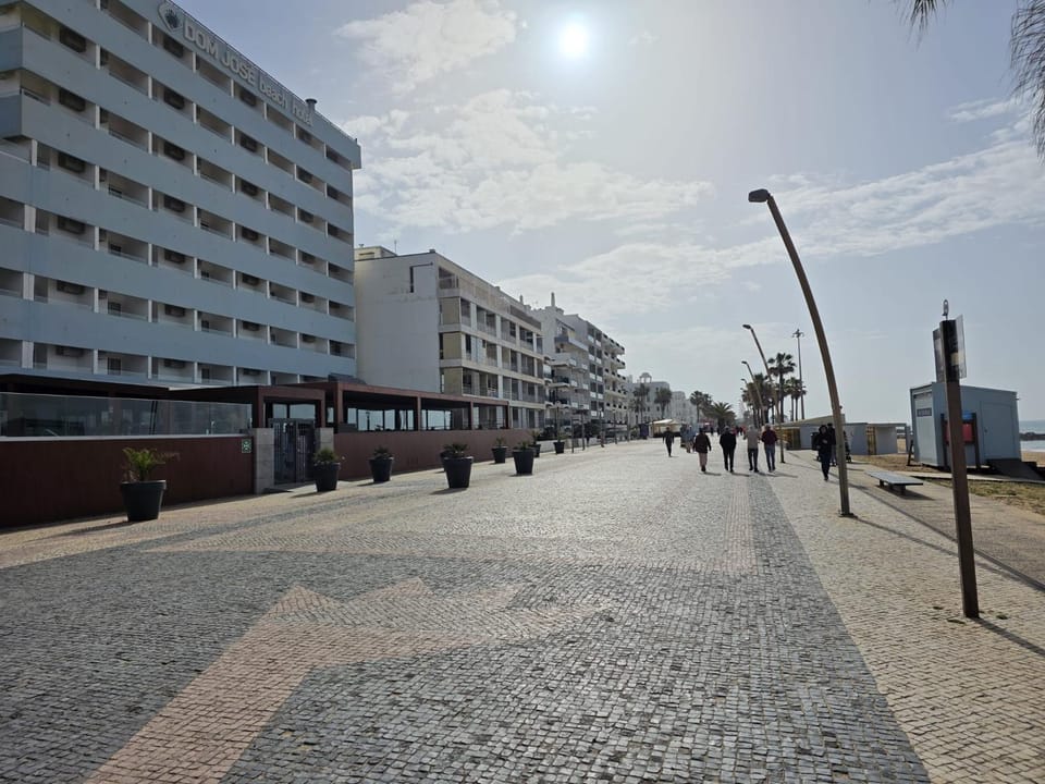 Neighbourhood, Location