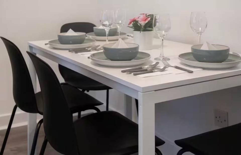 Vacant Nests Cozy 2BR apartment Unique Wi-Fi House in Scotland
