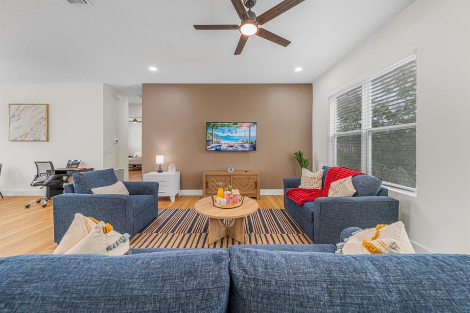 Ultimate Tampa Stay Dual Units 6BR Sleeps 17 House in Tampa