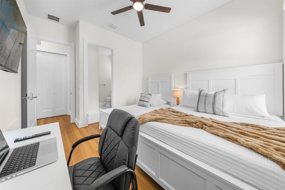 Ultimate Tampa Stay Dual Units 6BR Sleeps 17 House in Tampa