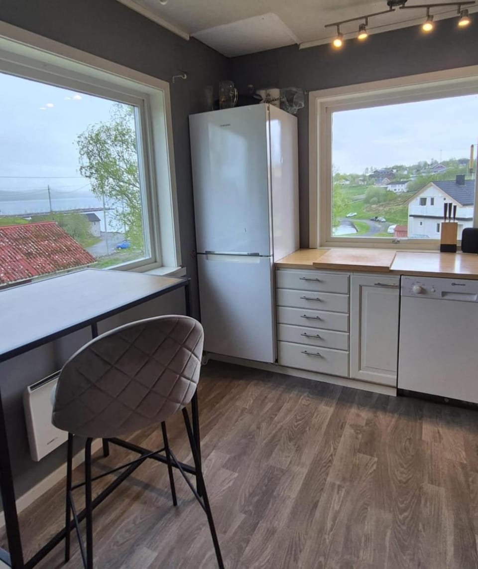 Large house, view of the sea, Engeløya Apartment in Lofoten
