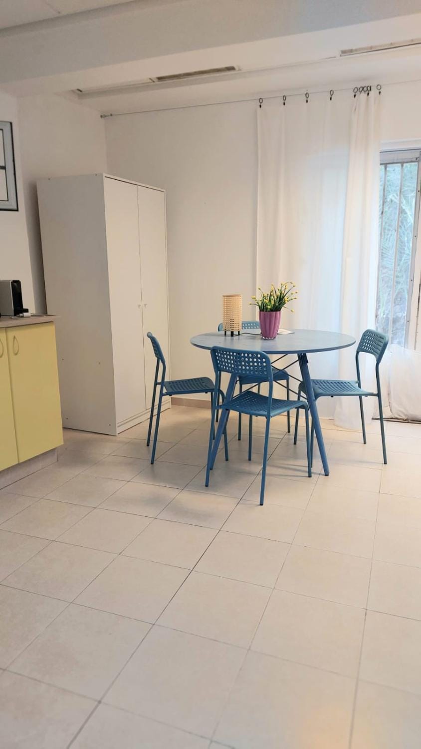Gordon Garden Studio Quiet Central Stay Apartment in Tel Aviv-Yafo