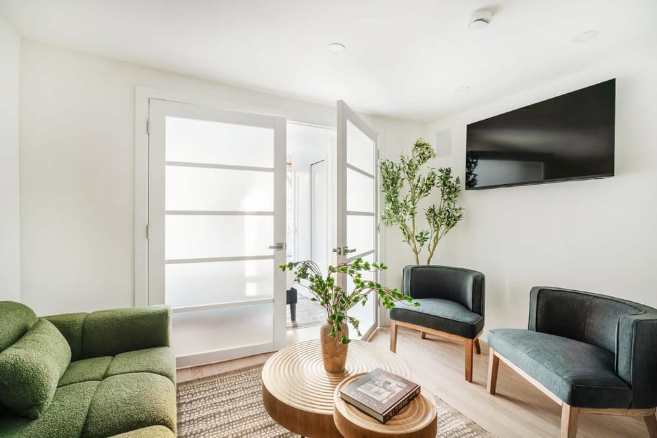 22-4A Sleek Modern 1BR Gramercy Apartment in Lower Manhattan