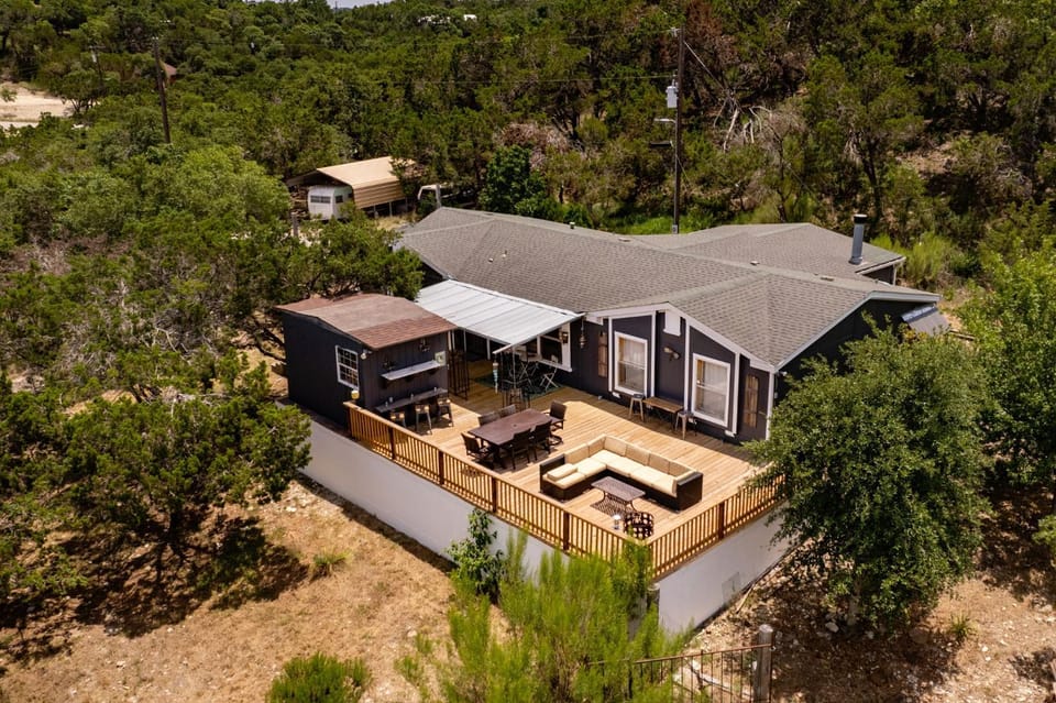 Firefly Lakehouse 3 br 2 bath pet friendly House in Canyon Lake