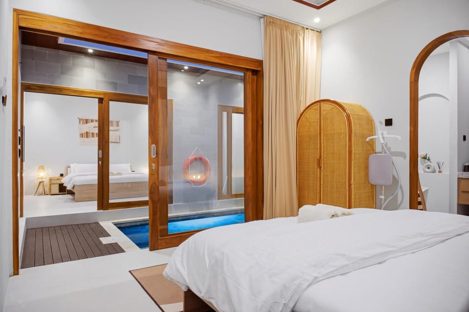 Bed, Photo of the whole room, Pool view, Swimming pool