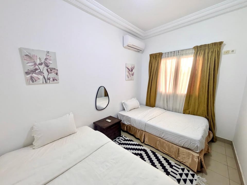 Bed, Photo of the whole room, Bedroom, air conditioner