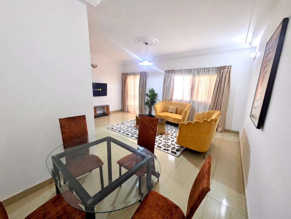 TV and multimedia, Living room, Seating area, Dining area