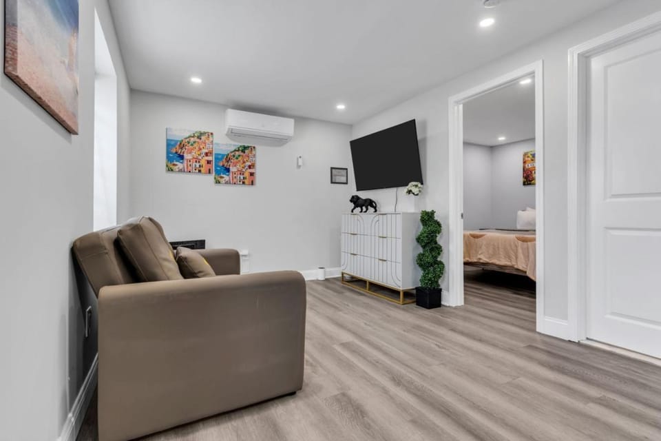 2BR, Steps to the Beach, Free Parking Apartment in Seaside Heights