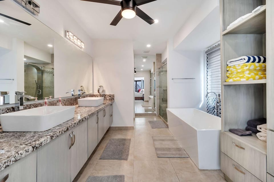 Marbella Lane PrimeVilla n Modern Home Comfort House in Cabo San Lucas
