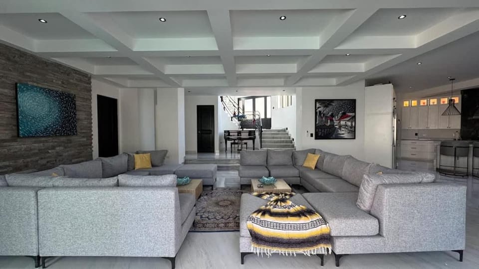 Grand Villa Famlee - multi-family rental sleeps 16 House in Baja California Sur