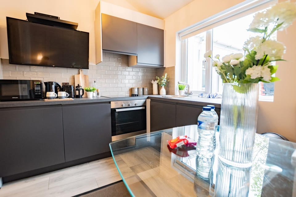 Kitchen or kitchenette, Dining area, oven, stove, toaster