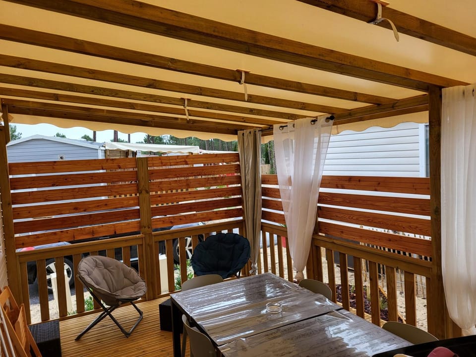 Patio, Dining area