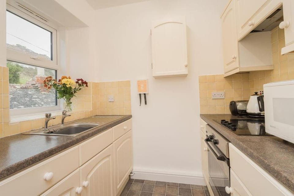 Riviera High Tide Apartment in Sennen Cove