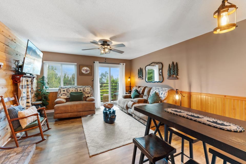 Living room, Photo of the whole room, Dining area