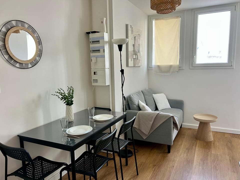 Living room, Seating area, Dining area